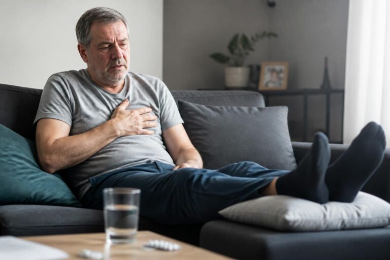 découvrez les signes précurseurs de l'insuffisance cardiaque au dernier stade pour mieux anticiper la défaillance et agir rapidement.