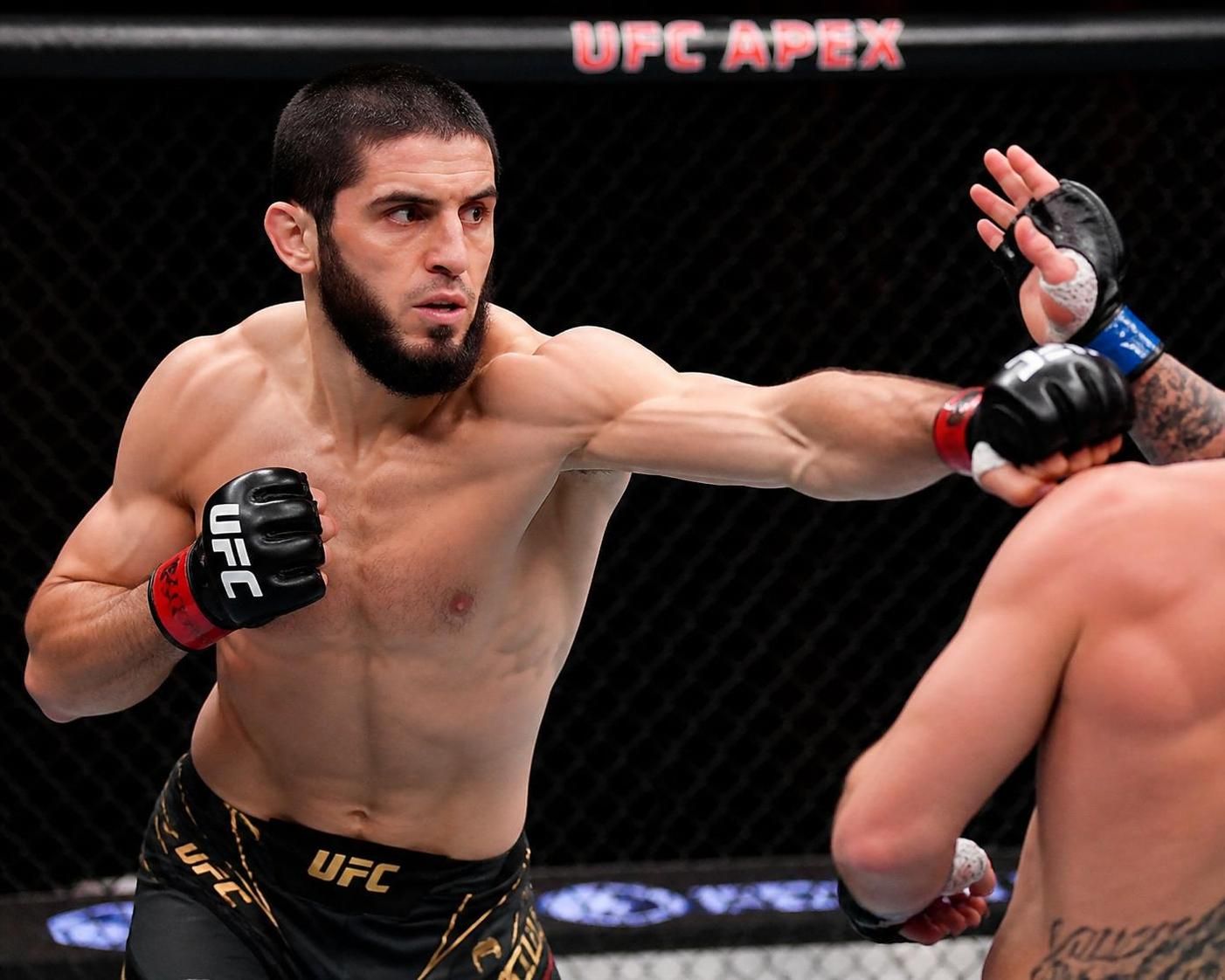 découvrez les facteurs clés et les stratégies qui ont propulsé islam makhachev au sommet du mma, analysant son parcours, son style de combat et son influence dans le monde des arts martiaux mixtes.