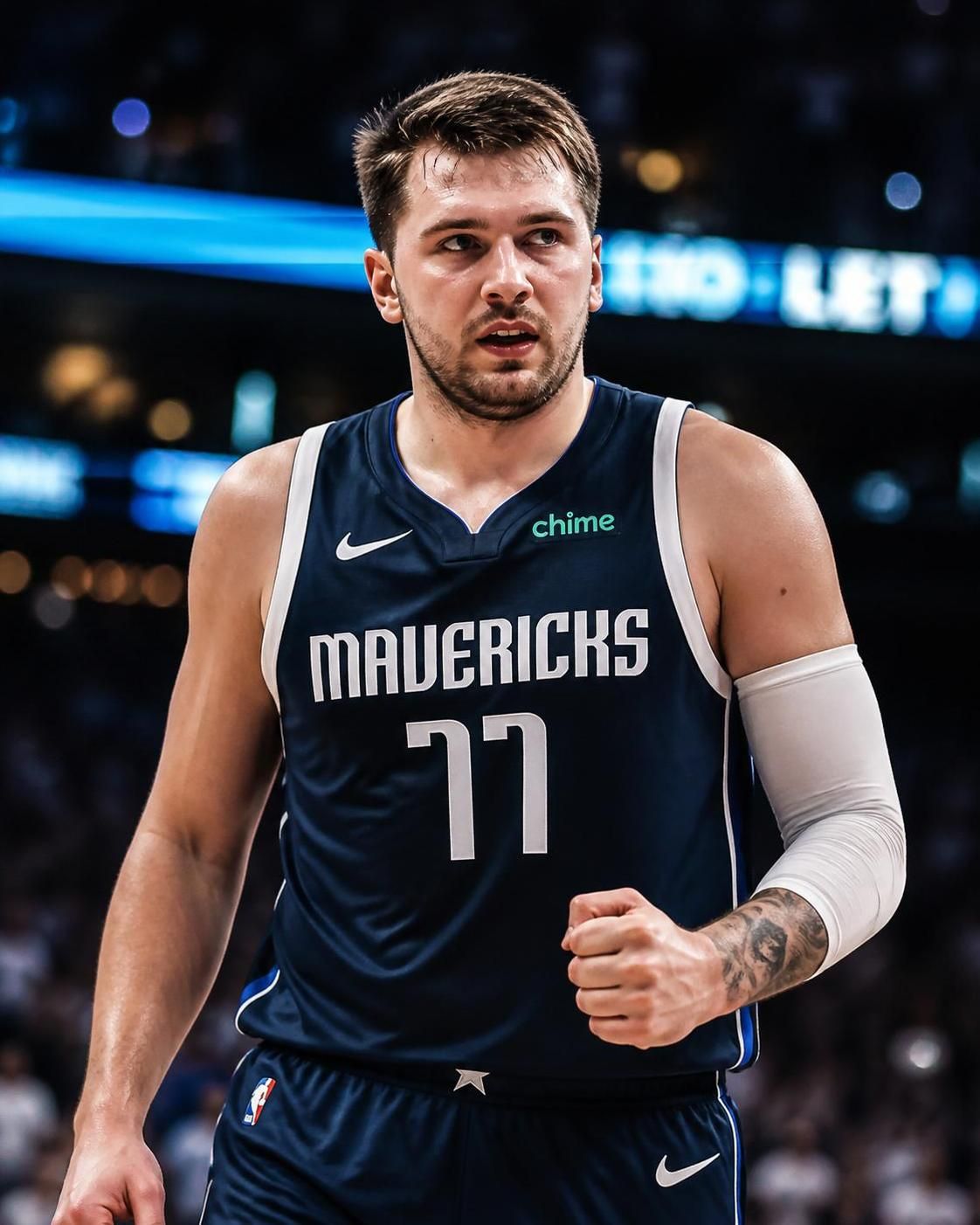 découvrez comment luka doncic est devenu l'icône incontournable de la nba moderne grâce à son talent exceptionnel, son charisme unique et son impact sur le jeu.
