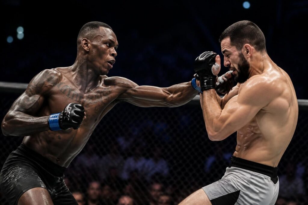 découvrez l'affrontement spectaculaire entre adesanya et imavov, un combat décisif pour la suprématie en mma qui promet action, technique et intensité.