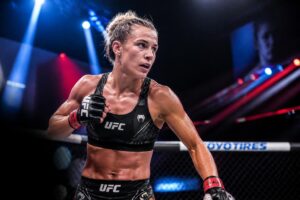 découvrez manon fiorot, la combattante française qui révolutionne le mma féminin avec son talent et sa détermination, devenant une véritable révélation dans l'univers des arts martiaux mixtes.