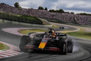découvrez les enjeux et surprises à venir lors des prochains tours du grand prix de formule 1 à suzuka, un circuit japonais emblématique riche en sensations fortes.