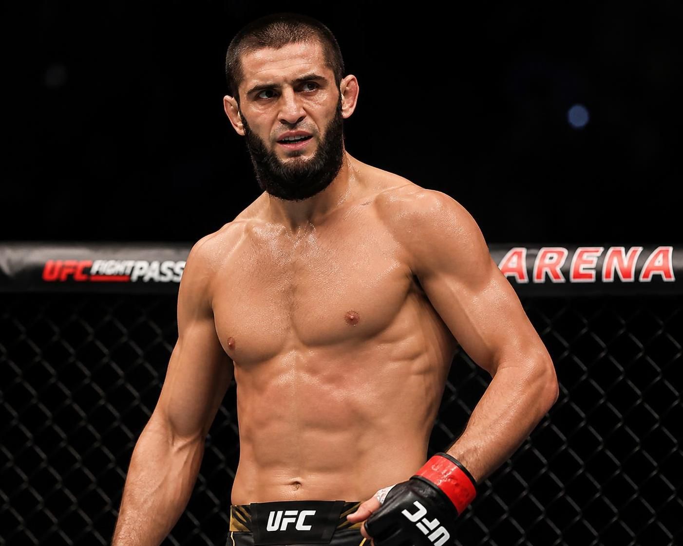 découvrez les forces impressionnantes de khamzat chimaev dans l’octogone, son style de combat, sa technique et ce qui fait de lui un redoutable adversaire en mma.
