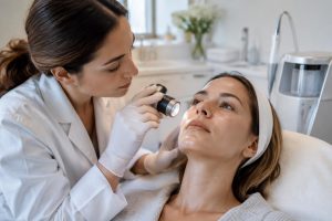 découvrez l’avis d’un dermatologue sur le jetpeel : fonctionnement, efficacité, résultats attendus, bienfaits et précautions de ce soin du visage.